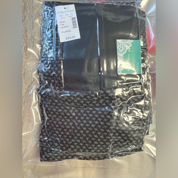 Maurices black with pattern print in white. - Picture 6 of 6